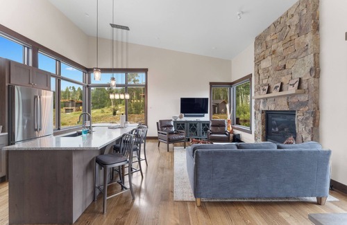 Silverthorne House | Spacious Mountain Home, Panoramic View from Private Balcony, Central Location