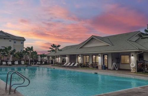 Kapolei House | Spacious, Near Resorts, Beaches, shops and more!