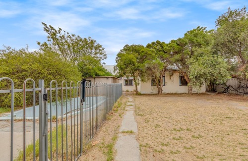 Gosnells House | Spacious, neat and convenient holiday home