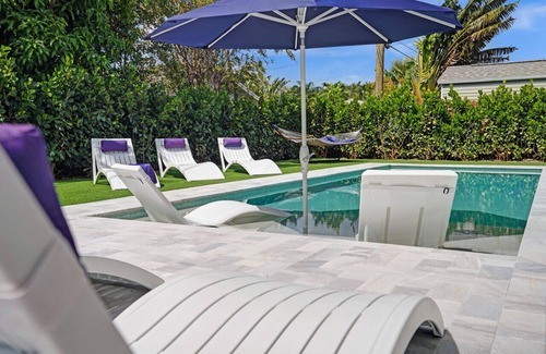 Tropic Palms House | Spacious New 4BR Mins to Beach