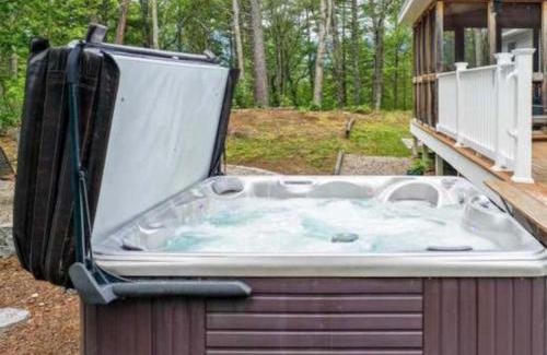 North Conway House | Spacious North Conway Home AC Hot tub and Games