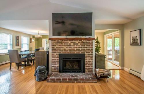 North Conway House | Spacious North Conway Home AC Hot tub and Games