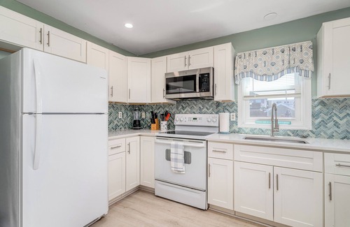Hampton House | Spacious Ocean Home Only One Block Away From the Beach
