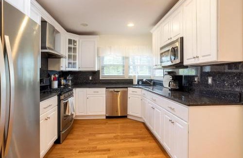 New London Villa | Spacious Oceanview Villa Elegant Coastal Escape, Sleeps 22