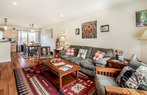 Orick Cabin | Spacious Outdoorsy Retreat w/ Free WiFi, Gas Grill, Large Deck & Ideal Location