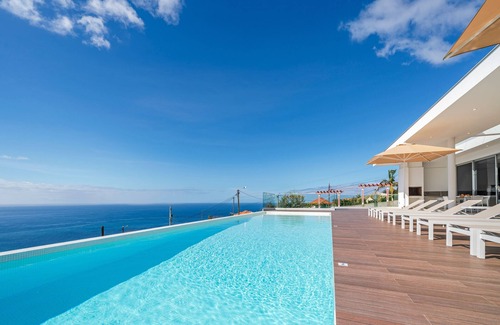 Estreito da Calheta Villa | Spacious premium villa in Calheta | Ocean Panorama
