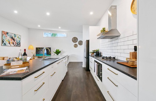 Daylesford House | Spacious + Peaceful 3BR house w/deck, 1km to town