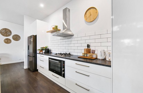 Daylesford House | Spacious + Peaceful 3BR house w/deck, 1km to town