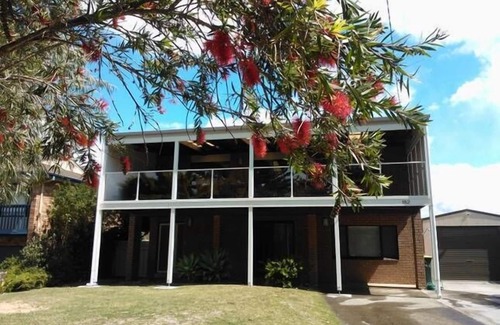 Culburra Beach House | Spacious Pet Friendly Home Seconds from the Beach