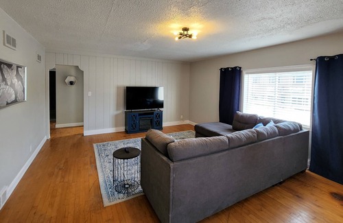 Appleton Apartment | Spacious Pet-Friendly Apartment - Prime Location with All the Amenities You Need