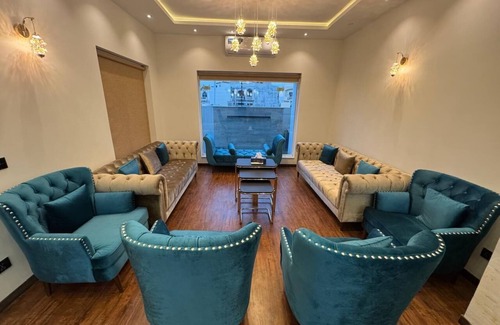 Rawalpindi House | Spacious 4-bedroom house Park facing dead end street in Bahria Town Rawalpindi