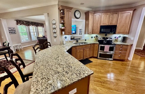 Trinity House | Spacious & Pristine 5 Bedroom 4 Bath Home on 5 Acres