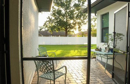 Union Park House | Spacious & Private Guest Pool House Oasis