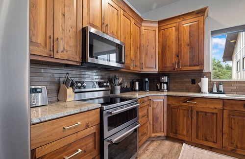 Zion National Park East Entrance House | Spacious, Private Hot Tub, 6 bedrooms 5 Ensuite Bathrooms. 7th night FREE!