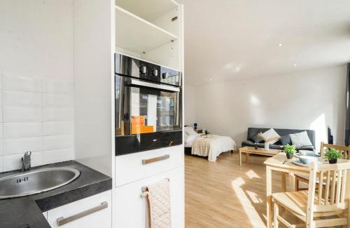 Borehamwood Apartment | Spacious Private Studio 89 with parking