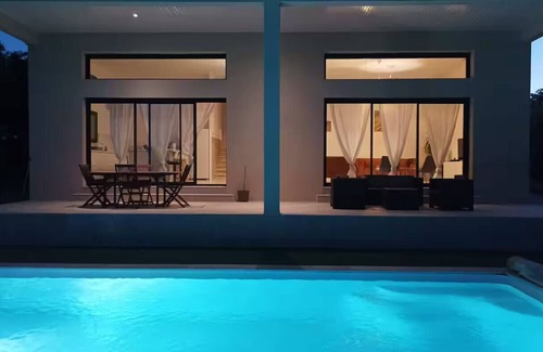 Caremeau Villa | Spacious private villa with swimming pool, very quiet area
