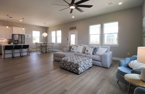 San Luis House | Spacious, quiet 3BR getaway, seconds from the beach, large deck for sunning