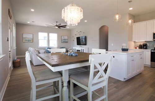 San Luis House | Spacious, quiet 3BR getaway, seconds from the beach, large deck for sunning