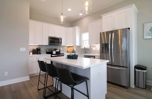 San Luis House | Spacious, quiet 3BR getaway, seconds from the beach, large deck for sunning