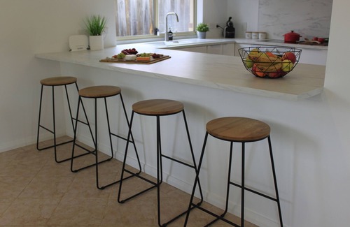Dunsborough House | Spacious & quiet home with extended Golf views, close beach & CBD, WiFi