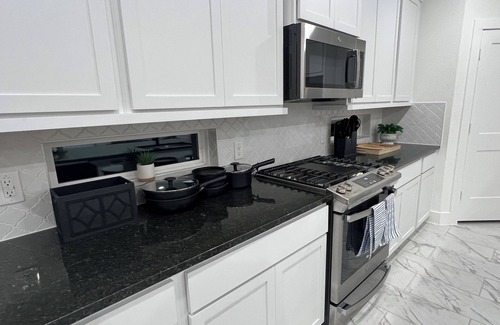 Sienna Plantation House | Spacious & quiet New 4b 2.5bath house with AC,WiFi & full kitchen in Sienna