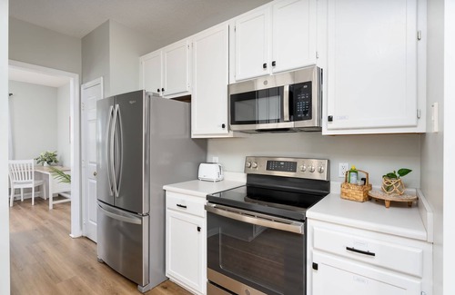 Silver Lake House | Spacious & Quiet Vacation Getaway, 15 Min to Beach