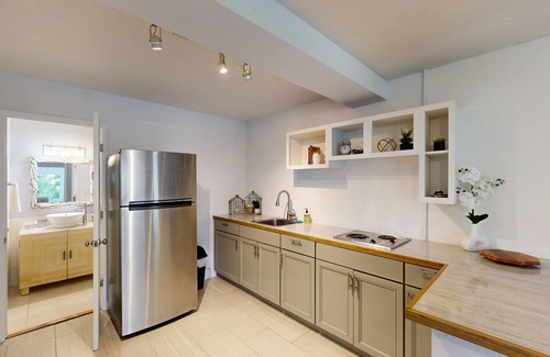 Keauhou House | Spacious retreat home with private pool & screened lanais - conveniently located