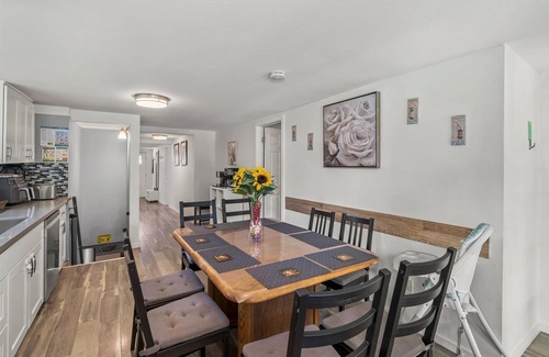 Tukwila House | Spacious RiverSide Family Home with patio and backyard, 9 mins to SeaTac Airport