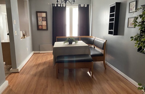 Allendale House | Spacious room in Baltimore near hospitals