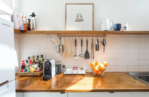 Middle Park Apartment | Spacious, Stylish House with Private Courtyard near Shops, Cafes, Beach and Tram