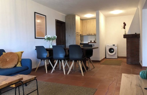Castelnuovo Magra Apartment | Spacious sea view apartment on the hill with private garden!n