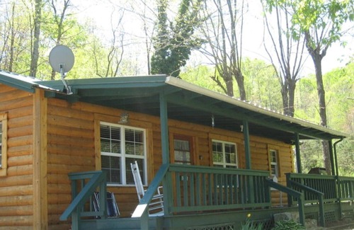 Franklin Cabin | Spacious Semi-Private Cypress Siding Cabin off Tenn River on small mountain!