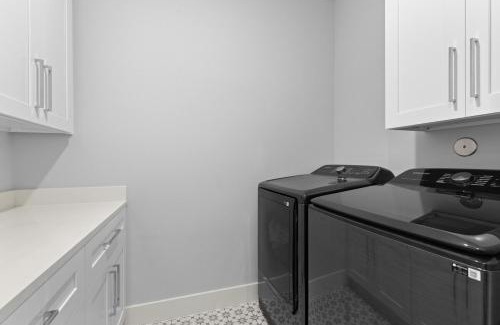 Washington Ave./ Memorial Park Villa | Spacious Sleek Modern Art Deco Gem in Downtown HTX