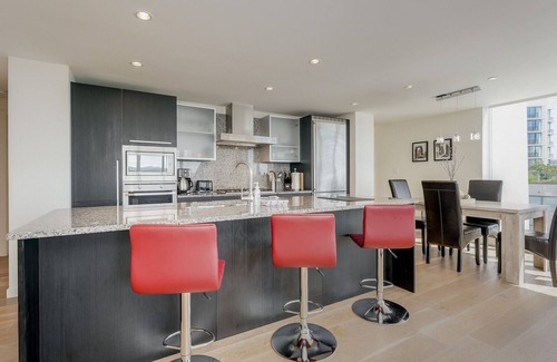Downtown Victoria Condo | Spacious Splendour-Panoramic Views from 12th Floor Luxury Condo, AC, Pool and Parking