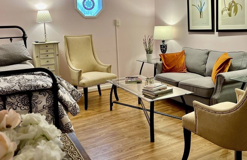 Bolivar Apartment | Spacious studio apartment with full kitchen, centrally located
