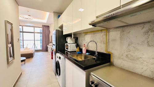 Business Bay House | Spacious Studio Apartment Canal View Business Bay by Belvilla