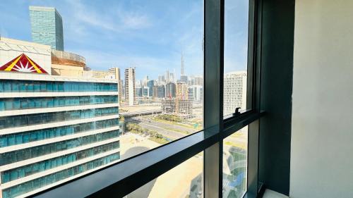 Business Bay House | Spacious Studio Apartment Palm View with Big Balcony Free Parking by Belvilla