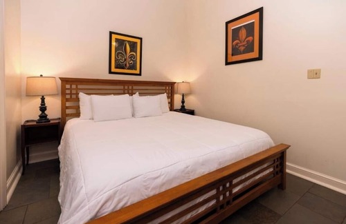 French Quarter Hotel | Spacious & Stylish 3-Room Garden Suite – Creole Charm in French Quarter