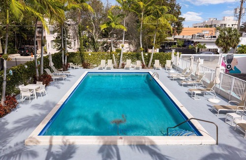 Northeast Miami Apartment | Spacious Suite at New Yorker Hotel - Pool, Free Parking, WiFi and Coffee!