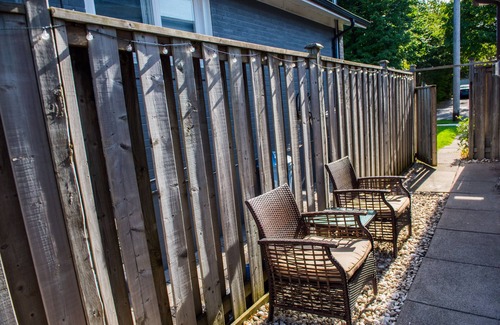 Guildwood House | Spacious Suite by the Lake, Great Neighbourhood! FREE Airport Pick-up