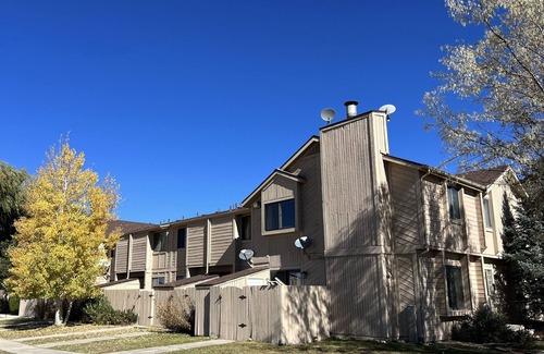El Prado House | Spacious Taos Getaway with King Suite & Steam Bath: Views, Gorge & Town Nearby