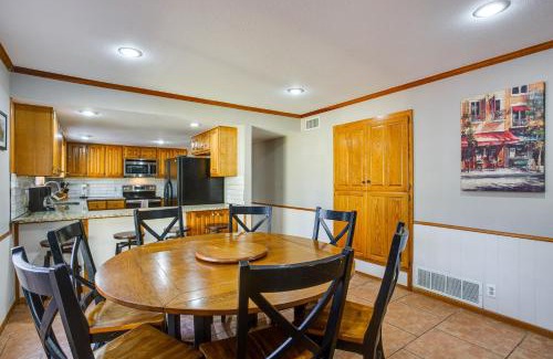Pottsboro House | Spacious Texas Getaway half Mi to Lake Texoma!