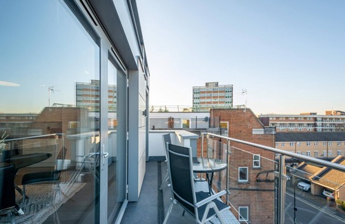Hoxton Apartment | Spacious Three Bedroom Apartment in Hoxton