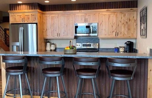 Bigfork House | Spacious Townhome w/4 King Suites near Clubhouse