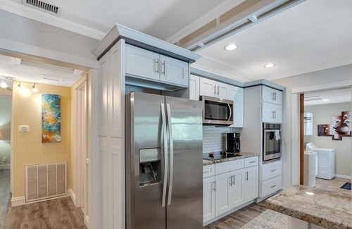 Riverside Heights House | Spacious & Tropical | Patio & Grill | Ace Location