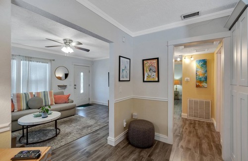Riverside Heights House | Spacious & Tropical - Patio & Grill - Ace Location