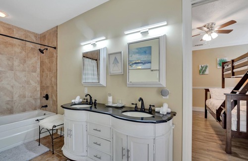 Riverside Heights House | Spacious & Tropical - Patio & Grill - Ace Location