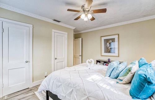 Riverside Heights House | Spacious & Tropical - Patio & Grill - Ace Location