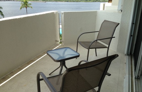 Palm Beach Condo | Spacious two bedroom condo on Intracoastal Waterway & accessible to ocean beach.