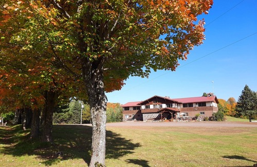 Ironwood Apartment | Spacious Two level Condo (#2) inside the Lodge at North Ironwood Acres, 2BR/2BA & Kitchenette (Be Self Sufficient!), and DOG FRIENDLY!